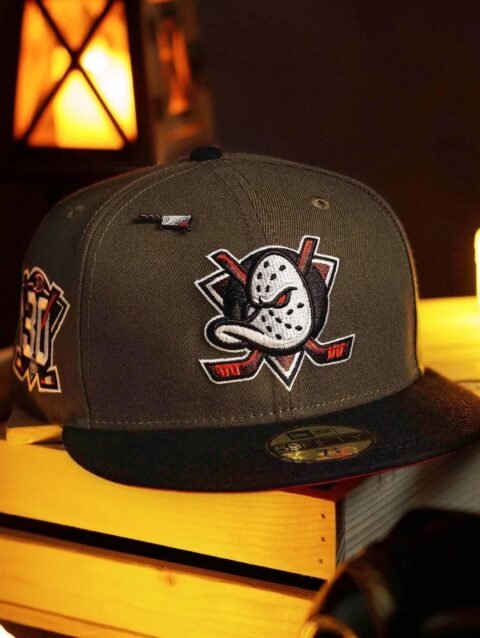 NEW ERA 59FIFTY NHL ANAHEIM DUCKS 30TH ANNIVERSARY TWO TONE / RED UV FITTED CAP + MEAT CLEAVER PIN