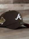 NEW ERA 9FORTY A-FRAME MLB ATLANTA BRAVES WORLD SERIES 1995 WALNUT / SCARLET UV CAP